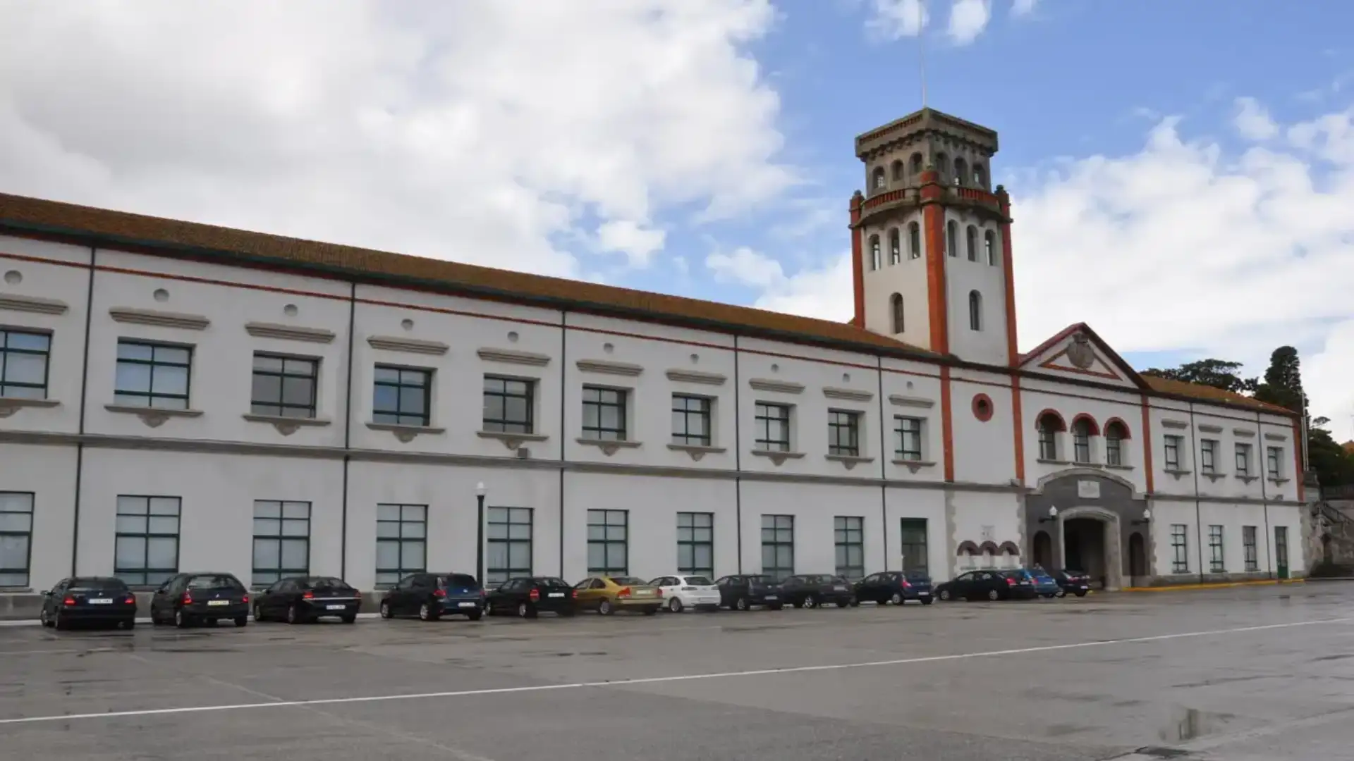 O Centro Universitário da Defesa da Escola Naval de Marín.
