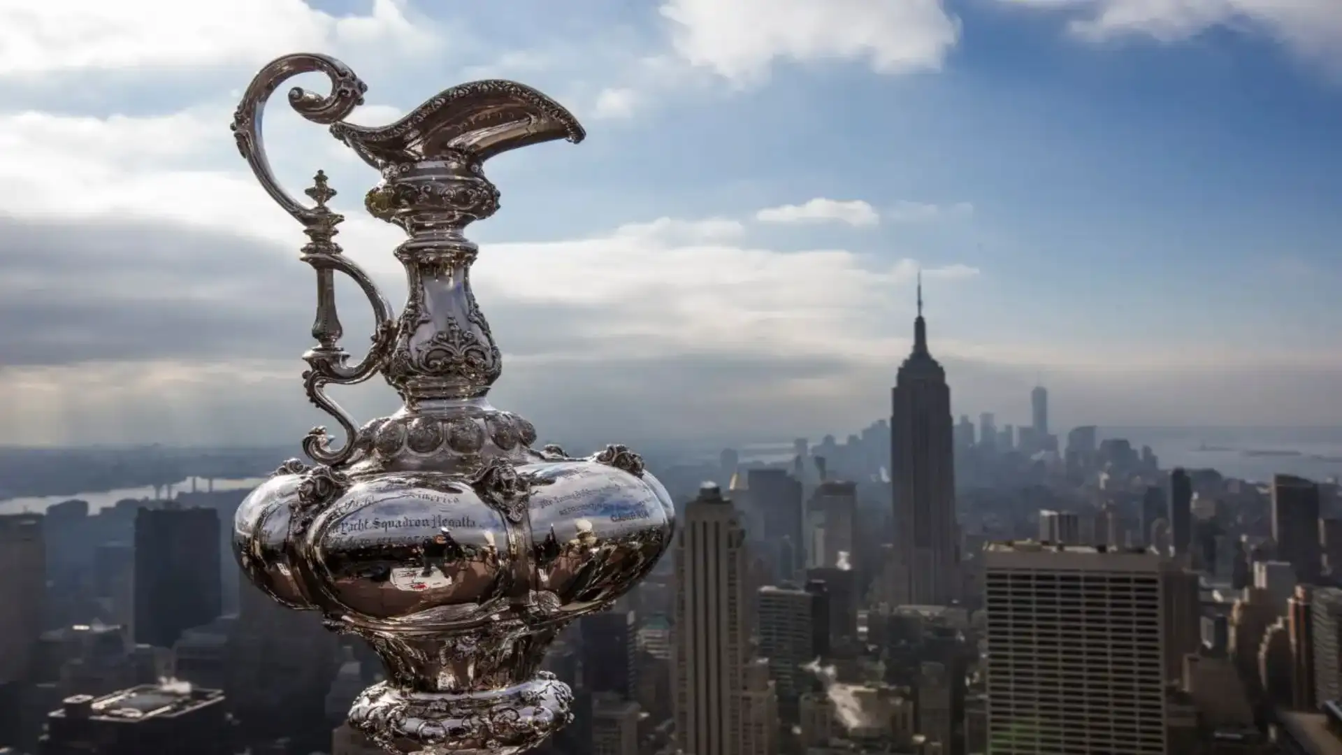 Der American Cup kehrte fast ein Jahrhundert später in den New York Yacht Club zurück