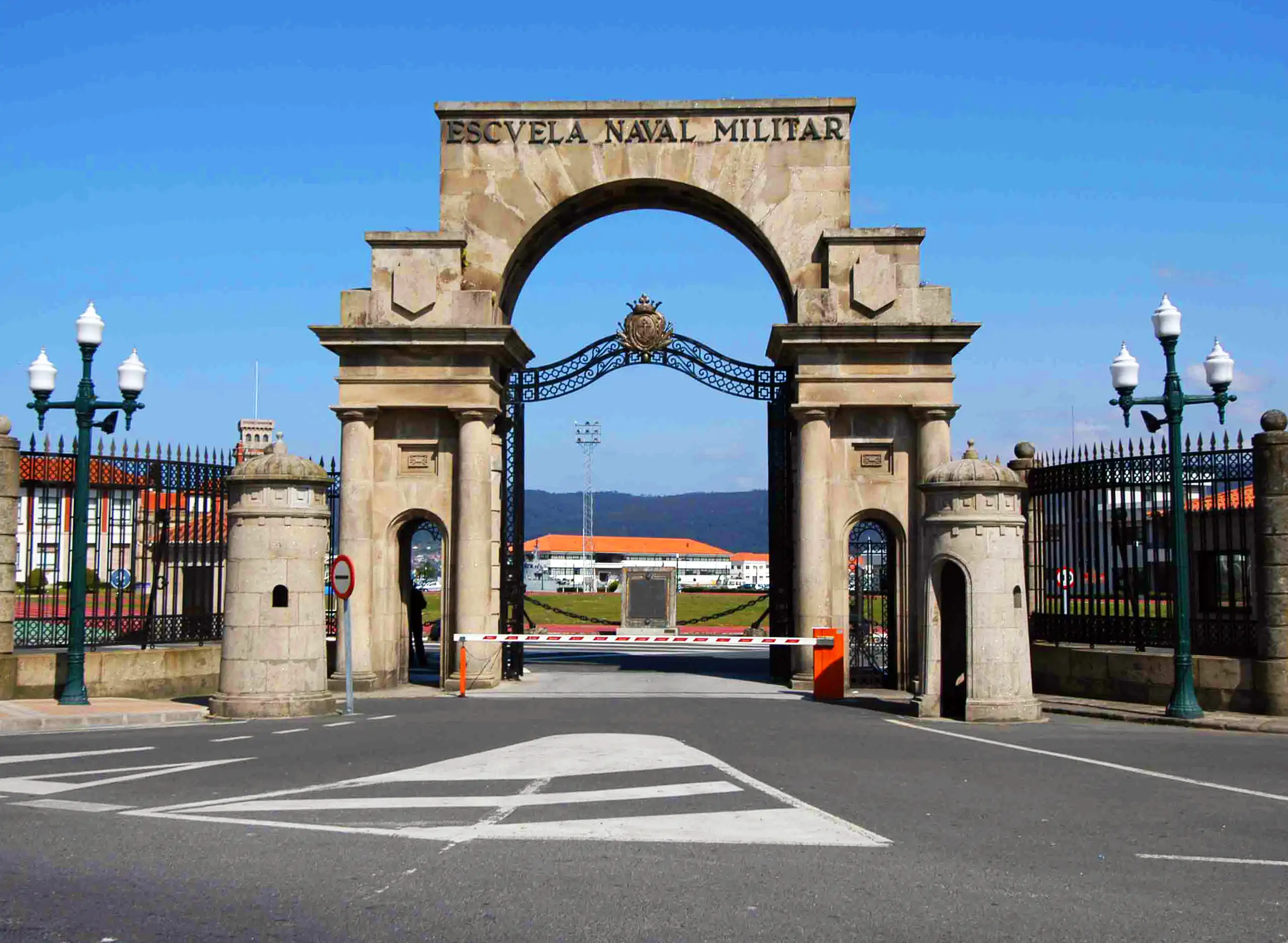escuela naval militar - entrada