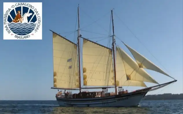 ” Cuando traían a Galicia el Cuerpo del Apóstol Santiago “…pasado Portugal, ya en las costas de Galicia, en un lugar llamado Bouzas que está enfrente de las Islas de Baiona se celebraba una boda entre una hermosa dama y un gentilhombre. Jóvenes y de muy importantes y señaladas familias.” ” La familia del novio procedía de Amaia, en el Reino de Galicia. Era hijo de la Reina Claudia Lupa, hija de Cayo Julio César y de su primera mujer Cornelia a la cual dejó en España en su segunda venida.” ” Su padre era Lobo Lobesio, Señor del castillo Lupario junto a Padrón, y al cual el Emperador Augusto hizo Régulo de Galicia.”