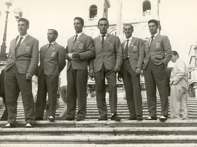 Alberto Valtierra Martínez, Emilio García Bengoechea, José Luis Méndez García, Franco Cobas González, remeros titulares, junto con Armando González González, timonel y Modesto Chillón García, reserva