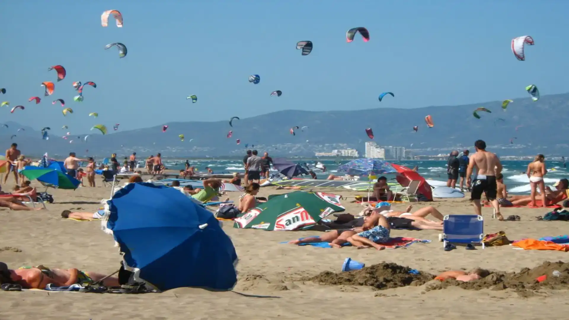 Die besten Strände in Spanien für Windsurfen, Surfen und Kitesurf