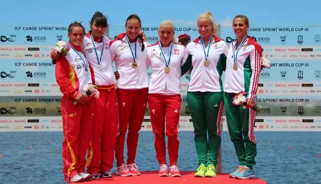 España completaba la 2ª jornada de la Copa del Mundo de Portugal con una medalla de plata para Ouzande y Contreras en K2 200 y una de bronce para Lazkano en K1 1000. Además en la sesión vespertina clasificaba 6 embarcaciones para las finales de este domingo. Además España disputará otras 6 finales directas en la jornada de cierre de Montemor O Velho.