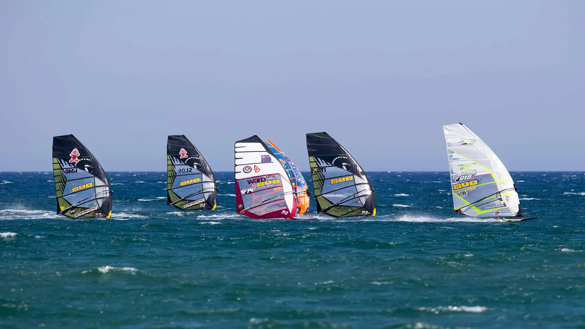 Pierre Mortefon nimmt die Grand Premi Catalunya- Costa Brava aus Windsurfing in Girona