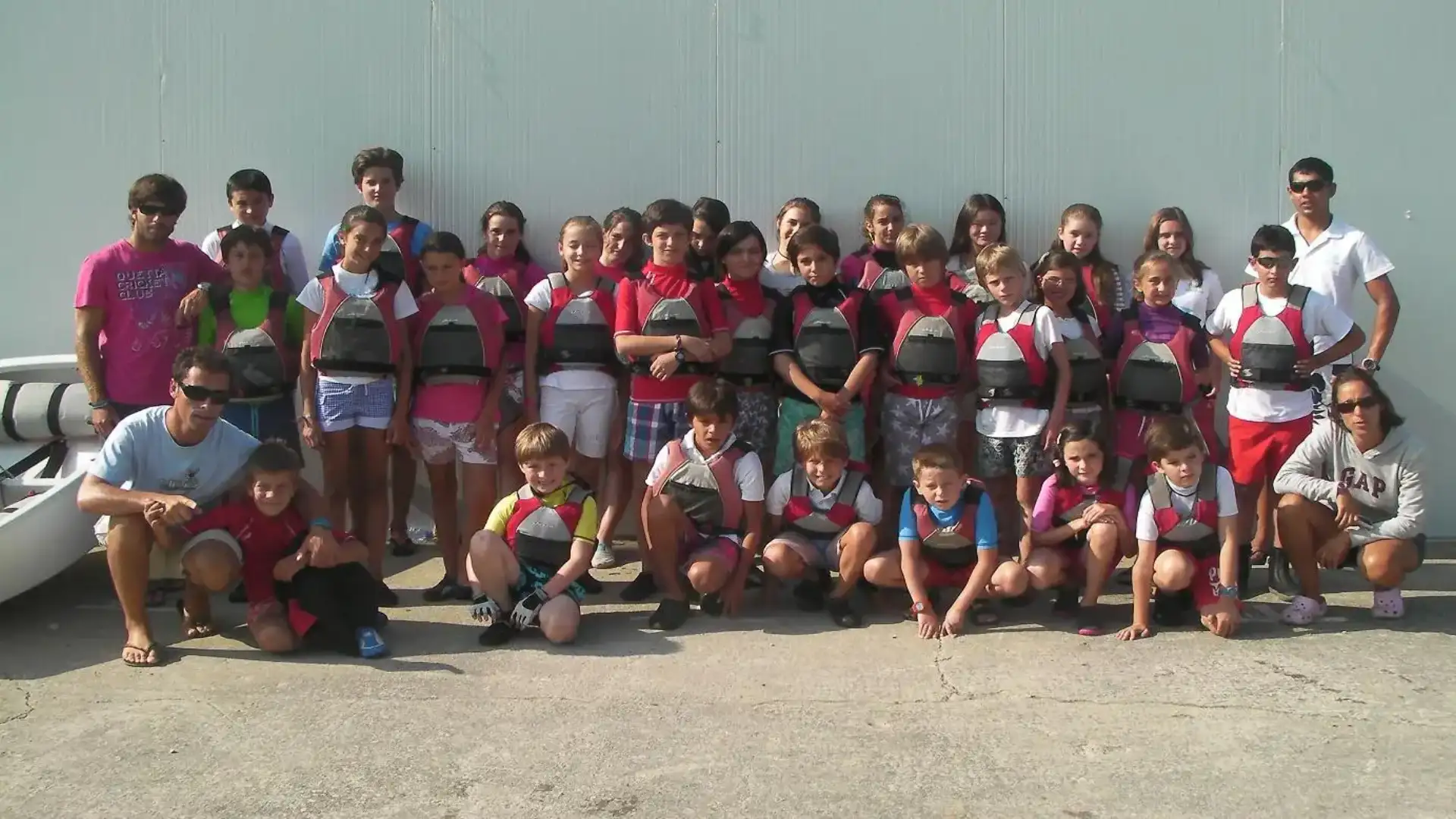 La scuola di vela estiva marina di Santander