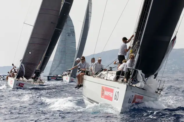 Los exclusivos Swan 45 navegarán en la Copa del Rey Mapfre bajo la denominación de MRW. Foto: María Muiña