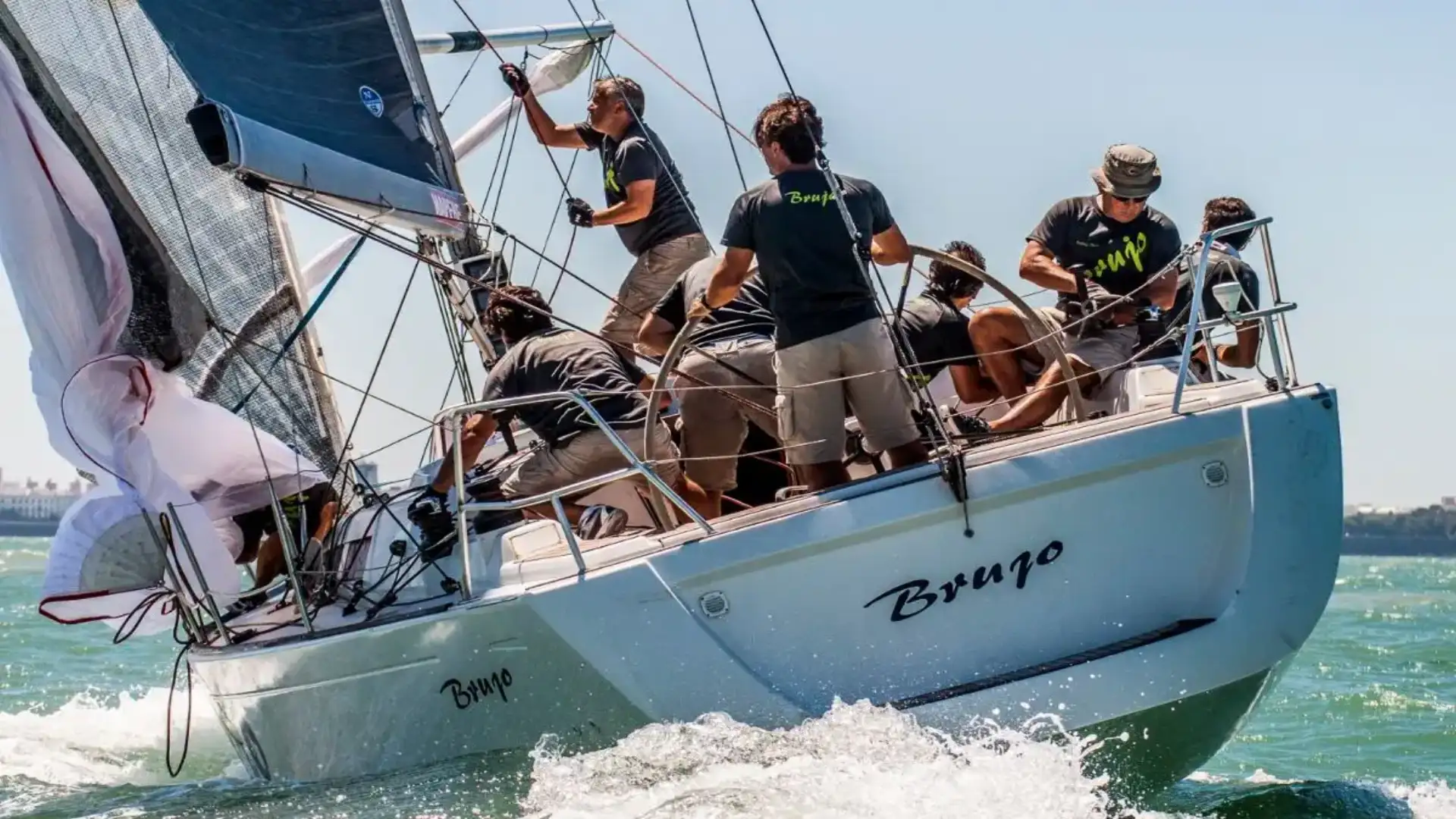 The Port Nautical Week Catavan in oro per il "Useless Team"