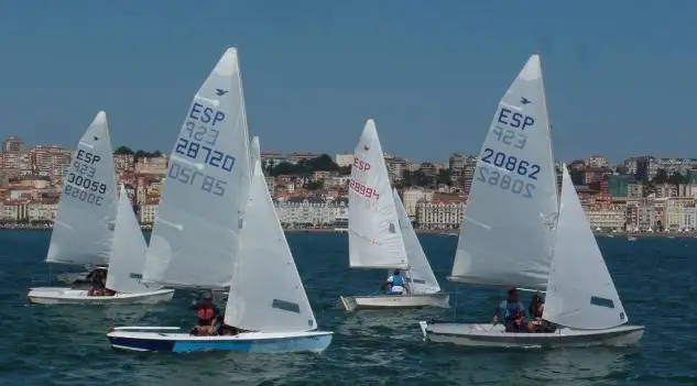 El acto de clausura de la II Semana Internacional de Vela Ciudad de Santander tendrá lugar el domingo a las 18.00 horas en el escenario principal de esta II Semana Internacional de Vela Ciudad de Santander, situado frente a la Escuela de Náutica.