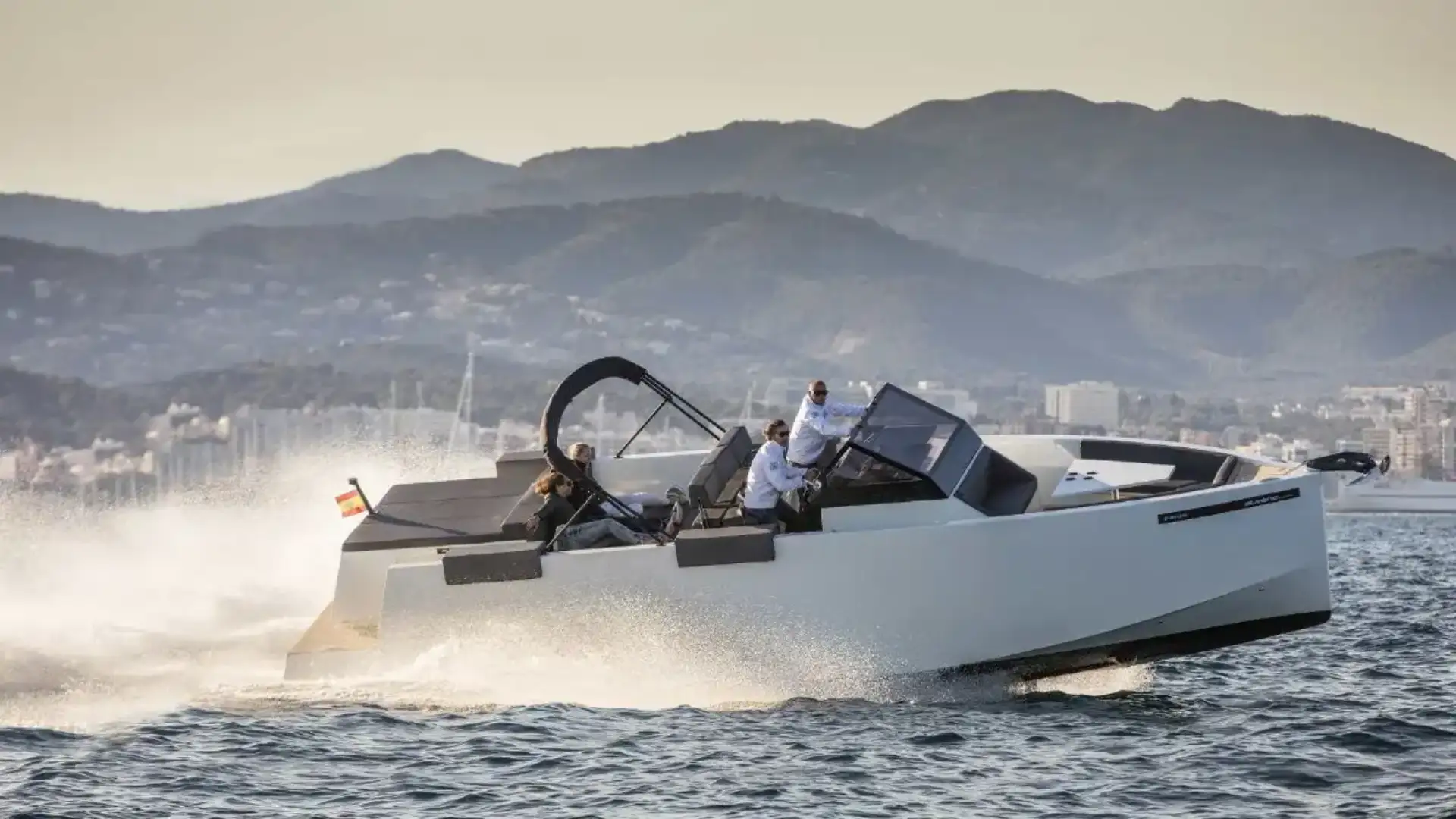 Antonio Yachts raddoppia la fatturazione e prevede di raddoppiare la produzione nel 2017