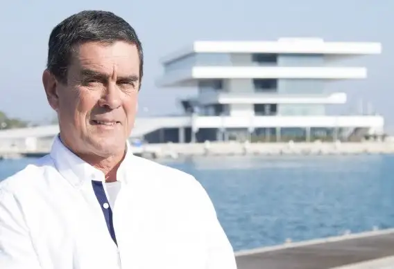 Lleva tan solo un año al frente de la Unión de Empresas Náuticas, el tiempo suficiente para dar la vuelta al Valencia Boat Show, proponiendo un cambio de ubicación, cambio de fechas y nuevo concepto: sólo barcos nuevos y dos días de pruebas en el mar. El salón náutico valenciano aspira a convertirse en un referente nacional e internacional y ser el cierre del circuito mediterráneo de salones.