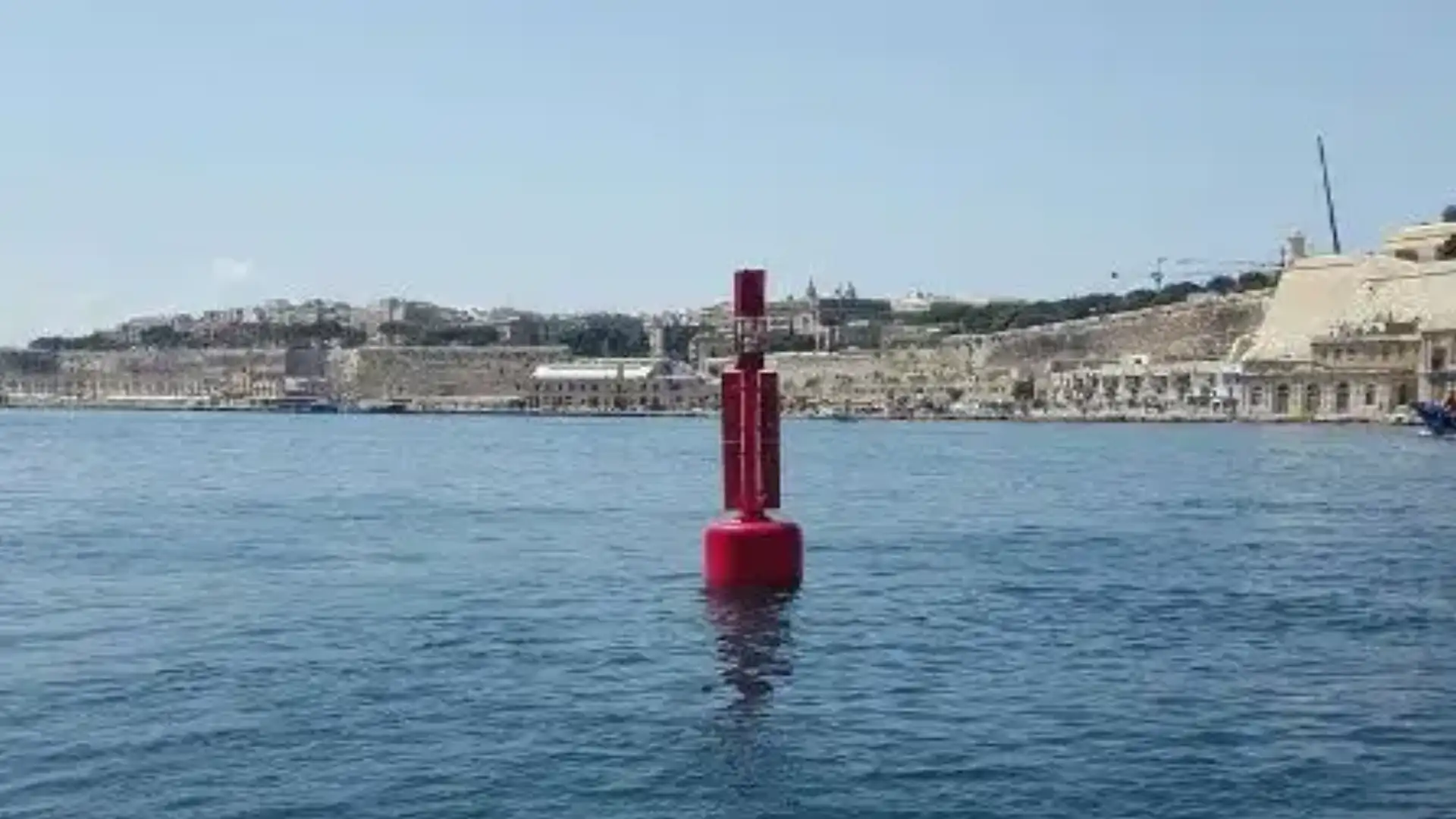 Malta begets suoi porti con boe della società di Barcellona Almarin