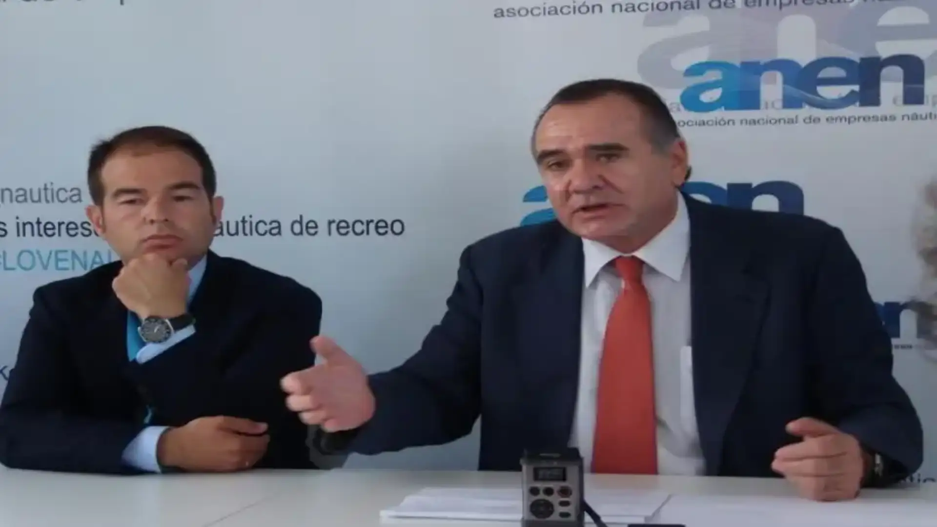 La Marina concede a Rafael Martínez Valero la Cruz il merito navale