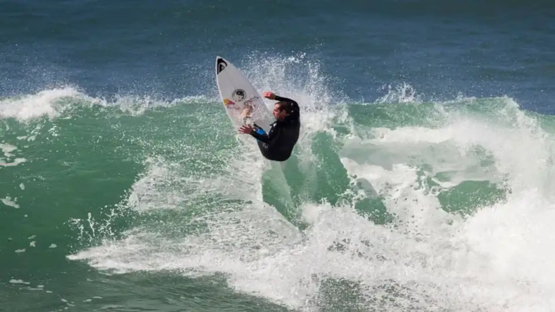 Red Bull propone una nuova sfida per i surfisti: Spagna - Portogallo