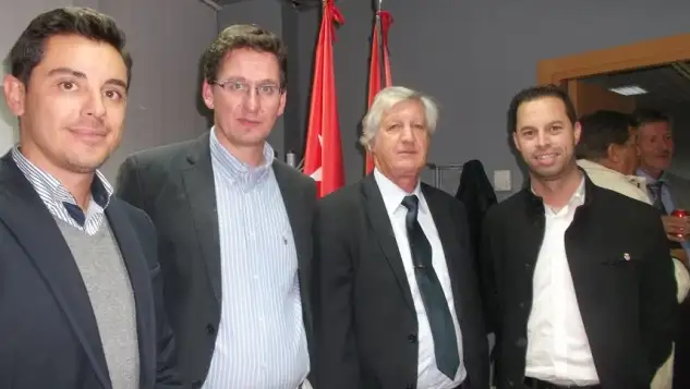 Buena noticia nos llegó días pasados desde Andalucía, con la elección de Paco Coro. Otro tanto hoy, pues Guillermo Poyán es de los dirigentes que no podemos perder... ¡ENHORABUENA!