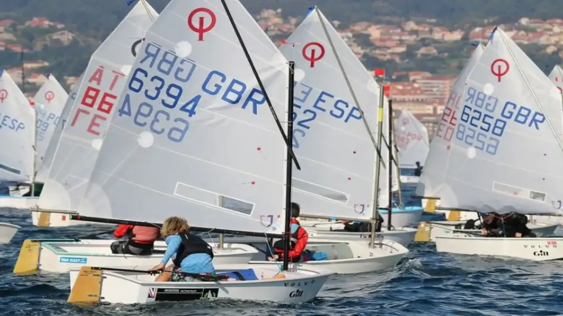 Il Barcelona Arnau Gelpí del Balís vince all'incontro dell'Ottimista di Vigo