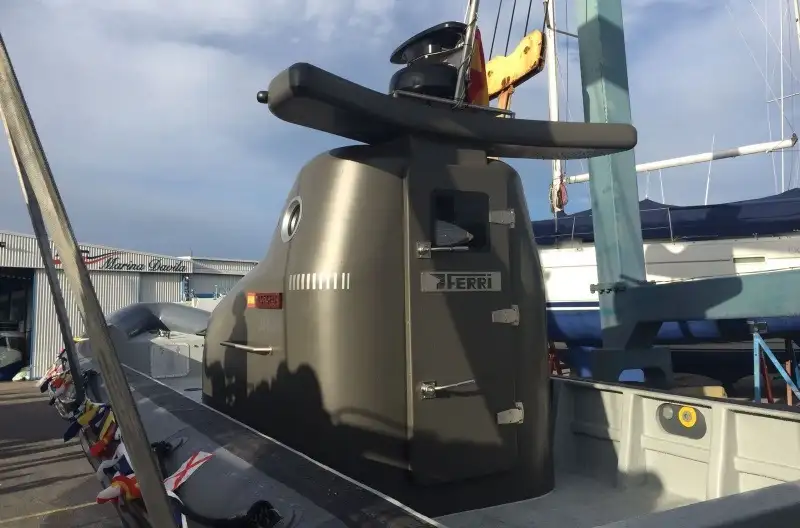 La Victoria cuenta con un diseño especial, un peso cercano a las 4 toneladas, 12 metros de eslora y dos motores auxiliares de 300 caballos de potencia, que permitirán a la nave alcanzar velocidades por encima de los 50 nudos. Su tecnología es adaptable a cualquier buque, por lo que Industrias Ferri, que no es astillero, pretende comercializar su ingenio de la mano de empresas navieras de todo el mundo que puedan interesarse en un proyecto de estas características.