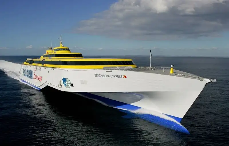 Fred. Olsen Express es una compañía interinsular de ferris de origen noruego radicada en las Islas Canarias, España. La compañía opera con una flota de cinco ferris rápidos, incluido el primer trimarán rápido del mundo, el Benchijigua Express, que entró en servicio en 2005