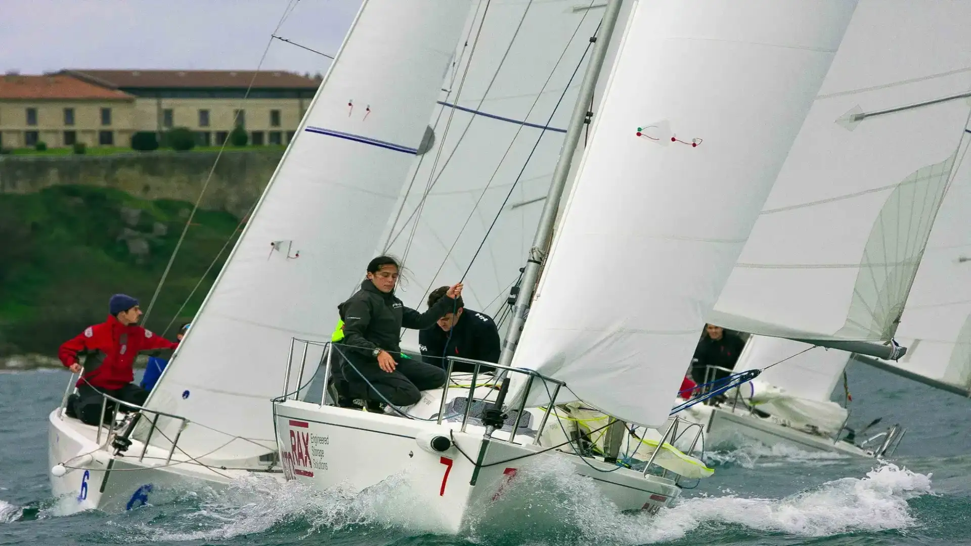 Javier Gandara proprietario e signore della Winter League di J80 a Baiona