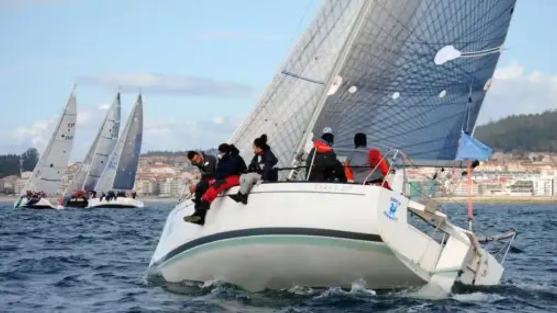 Buon tempo nel terzo atto della Regata Interclubs di Pontevedra con 50 navi