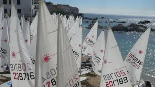 Más de un centenar de laseristas estarán en competición, entre ellos los olímpicos Natalia Vía-Dufresne, Jose Luis Doreste, José Maria Van der Ploeg, y Miguel Noguer