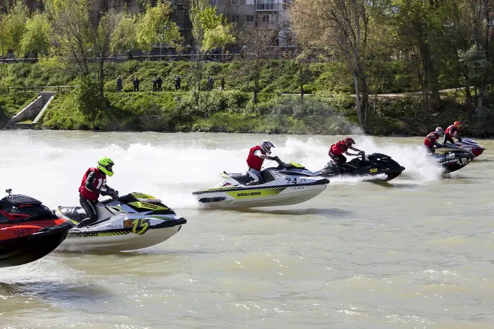 El Náutico de Zaragoza organiza la primera prueba del Campeonato de Aragón de motos de agua (Foto Aranzazu Navarro, facebook Náutico de Zaragoza)