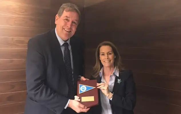 El director territorial de Ibercaja en Madrid con Theresa Zabell