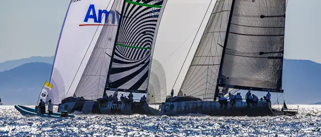Quantum y Platoon en acción y plena lucha en el Mundial de TP52. Foto: Martínez Studio