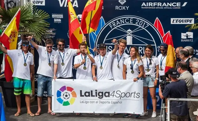 La selección española de Surf logra su mejor clasificación de la historia en un mundial alcanzando la tercera posición. El tinerfeño Jonathan González consigue subirse al pódium en individual y se enfunda la medalla de cobre (4º clasificado)