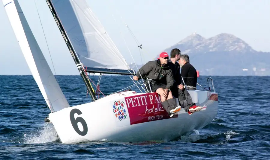 El "Petit Palace Hoteles" rumbo al sur de Inglaterra para tomar parte en el Europeo de J70, patroneado por Jesús Pintos