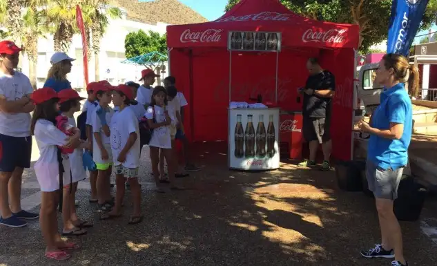 Se limpiaron 600 metros de costas en cala Higuera