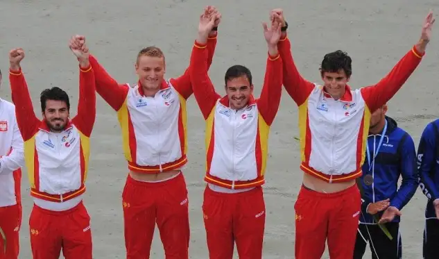 Impresionante el K4 masculino en 1000 metros... Francisco Cubelos, Javier Cabañín, Marcus Cooper e Íñigo Peña... lograron estar en lo más alto del podio