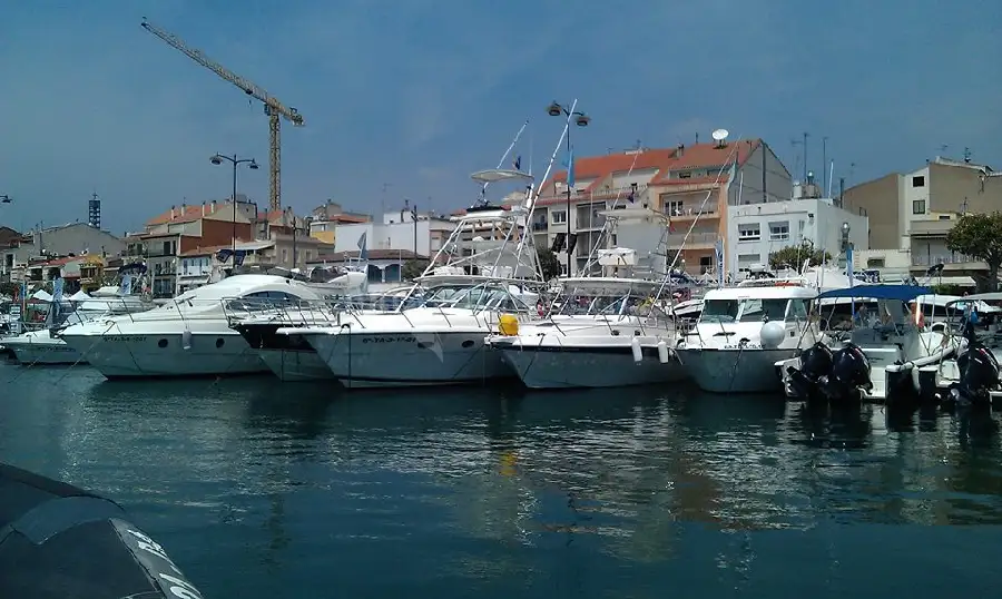 Cambrils tiene una importante base de charter náutico