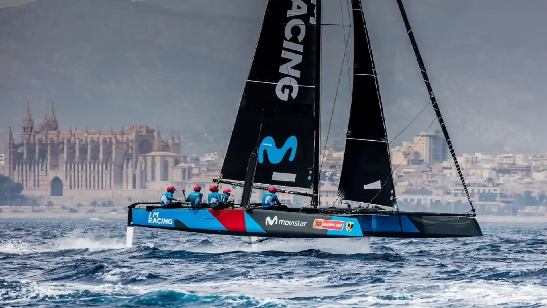 Formazione ufficiale GC32 a Palma, in attesa di entrare in competizione
