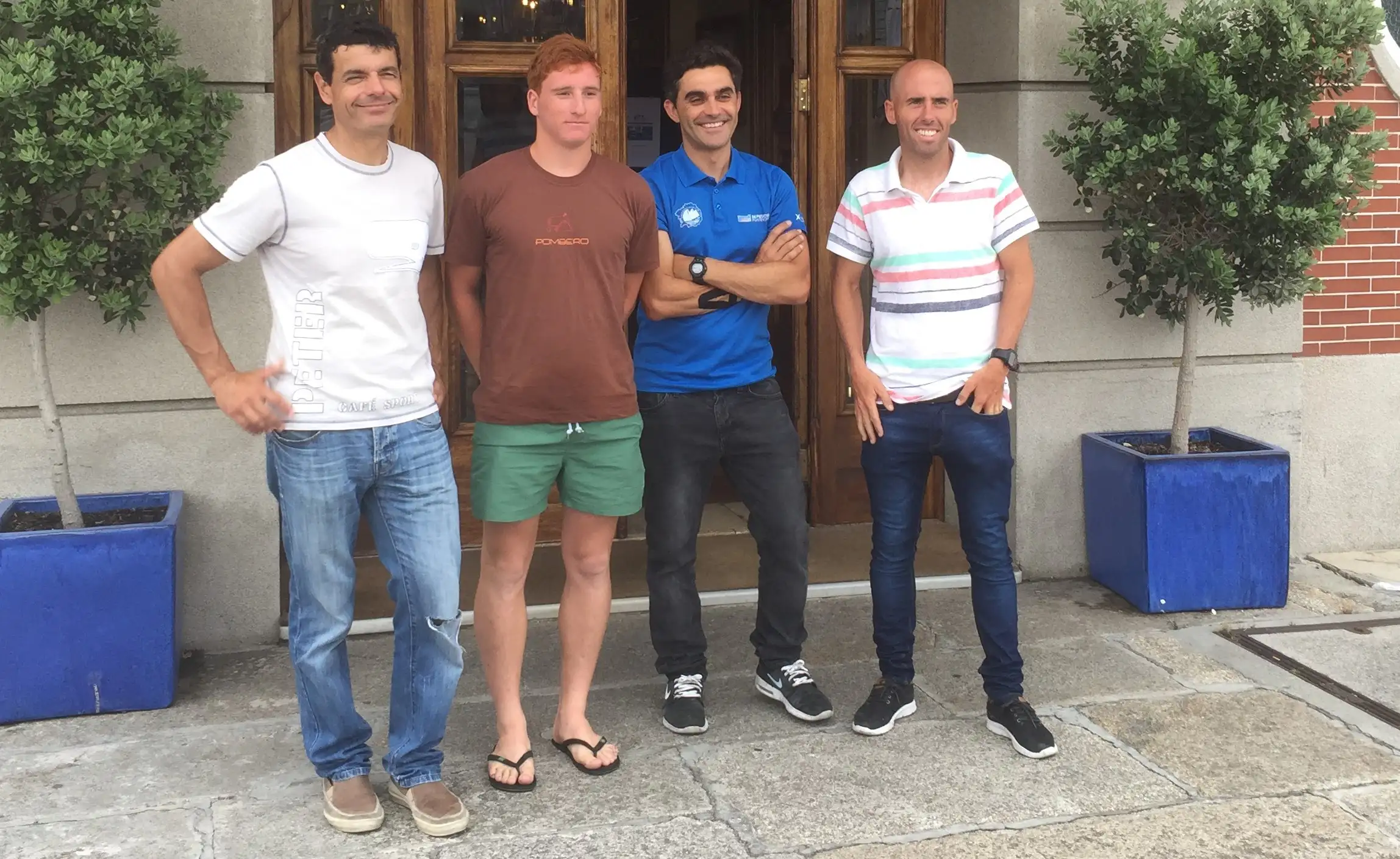 Los patrones coruñeses en este Mundial, en la puerta principal del Náutico 