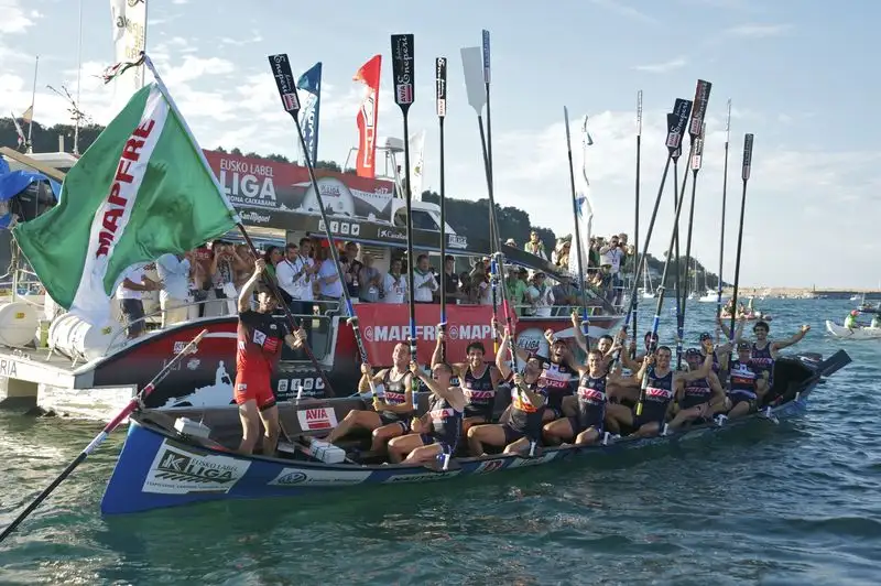 La ‘Bou Bizkaia’ se lleva la Hondarribiko XXX. Bandera – GP Mapfre tras una gran lucha con la trainera local