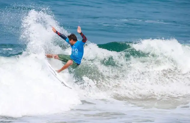 Aritz Aramburu demuestra su gran estado de forma alcanzando las semifinales en el Anglet Pro (Foto Lauren Masurel)