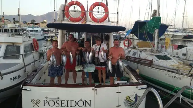 En la primera manga quince barcos lograron capturas... el Trofeo Martín Códax de Clubes está liderado por el Mediterráneo de Málaga... la mayor pieza con el Trofeo Raymarine en juego de momento es para Jesús Angel Badía