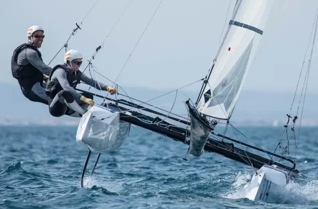 A falta de una jornada para terminar el Campeonato del Mundo de Nacra 17, Echávarri/Pacheco son segundos y Martínez/Maslivets quintos (Foto Didier Hillaire)