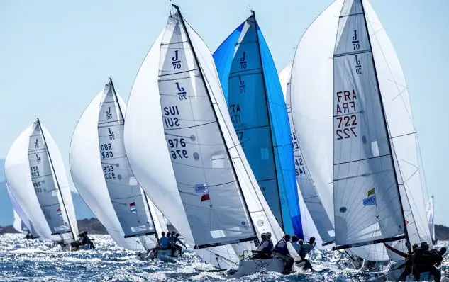 La flota española se mantiene dentro del Grupo Oro en Porto Cervo a la espera de la última jornada (Foto Kurt Arrigo)