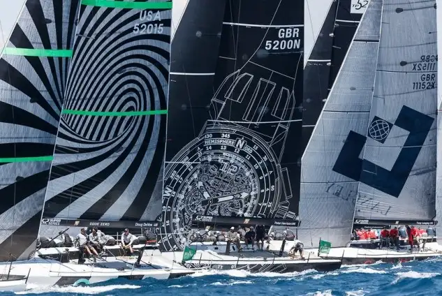 Por primera vez, tres barcos compiten en la Menorca 52 Super Series Sailing Week por el triunfo final de la temporada... Azzurra, Platoon y Quantum sólo están separados por seis puntos (Foto Nico Martínez)