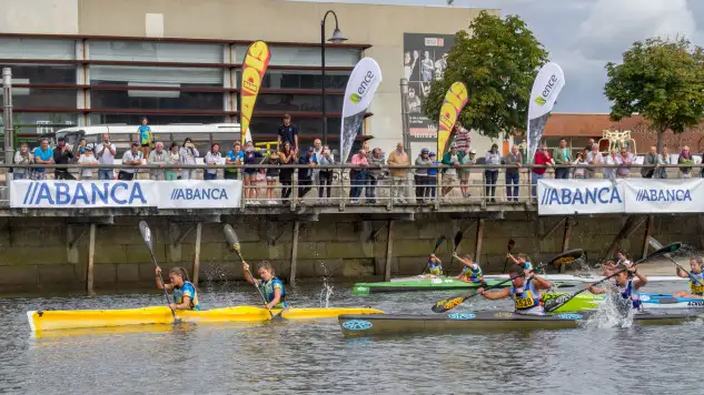 Resultó un espectáculo la Copa Galicia de Kayak de Mar en Bouzas (Foto Pedro Seoane)