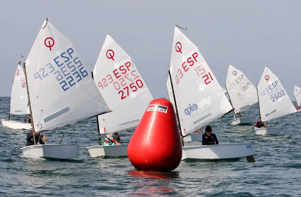Dos centenares de regatistas en el Trofeo Artea-José Luis de Ugarte