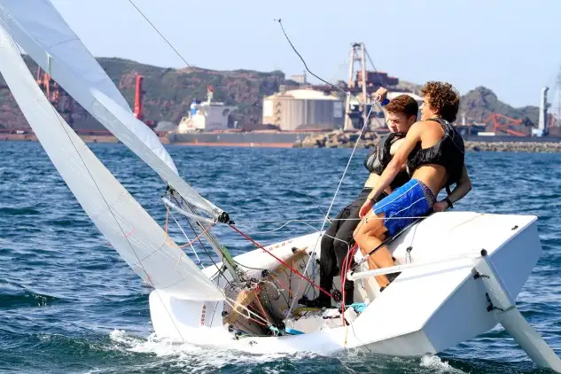 Dos días de competición y cuatro mangas disputadas, máxima igualdad en las primeras posiciones del Trofeo de Otoño de la clase snipe, con cuatro jornadas aún por celebrarse (Foto Félix G.Muñiz)