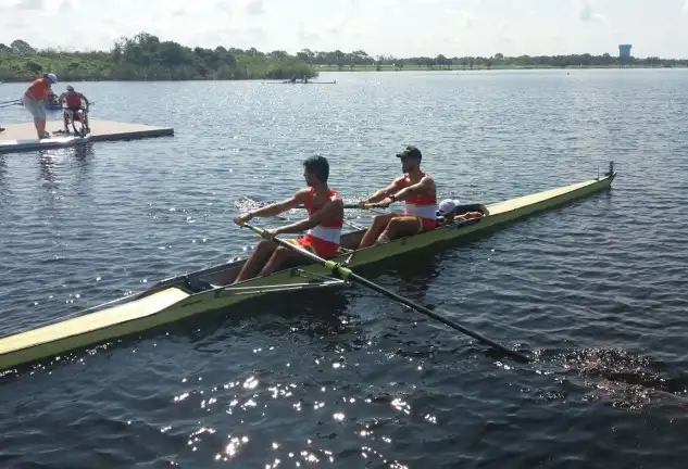 El 2+ clasificado para la final, y el 2x peso ligero y el 2- masculino para semifinales