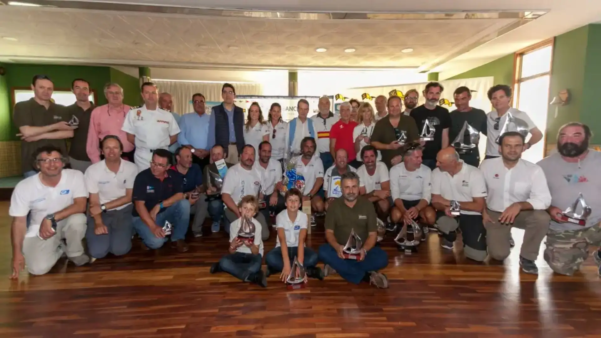 Abel Caballero ha presieduto l'atto conclusivo del Trofeo Villa de Bouzas della Settimana Abanca