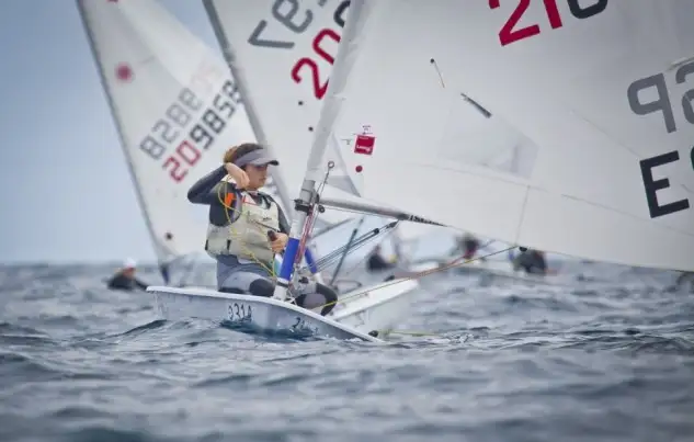 Concluida la fase de clasificación del europeo de Laser, la flota española contará con representación en los grupos oro de las tres categorías en liza (Foto Laura Carrau)