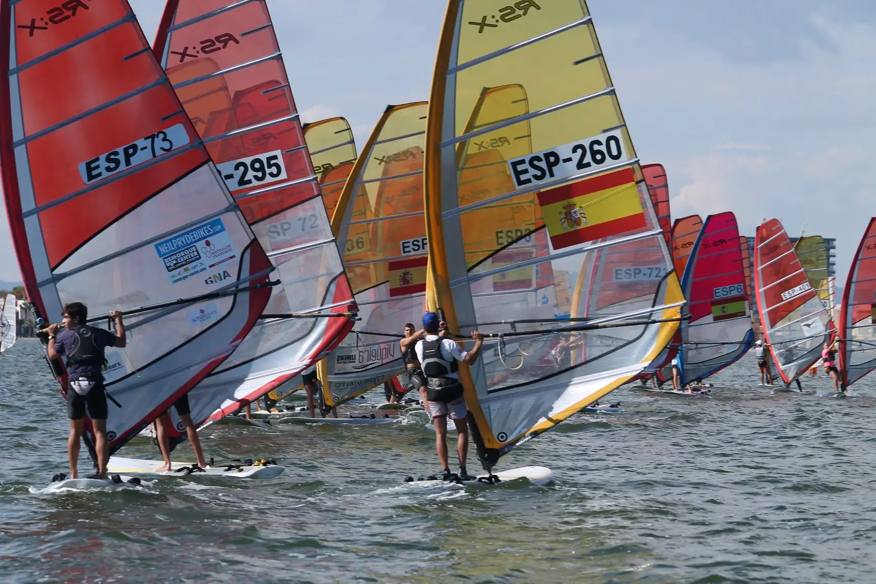 La prueba para las flotas de Formula Windsurf, Raceboard y División II se celebrará entre los días 13 y 15 de octubre... la regata será válida para el primer campeonato de España por Autonomías para la clase Formula Windsurf y primera prueba puntuable, de las tres previstas, para la Copa de España Raceboard