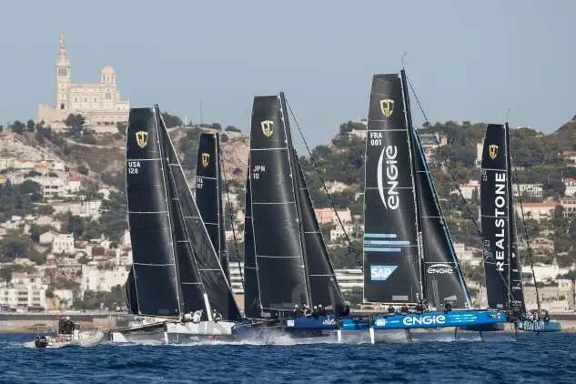 La flota, entrenando hoy a los pies de la basílica de Notre-Dame de la Garde, en Marsella (Foto Gilles Martin-Raget)