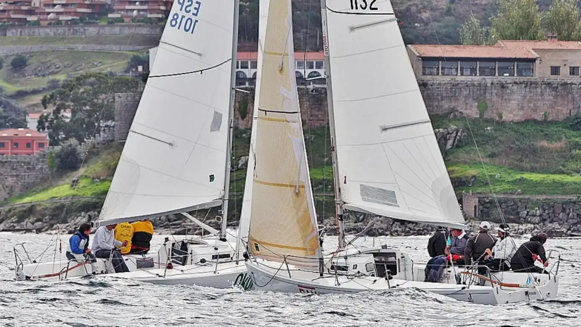 Giorno bianco per mancanza di vento nella AXA League di J80 a Baiona