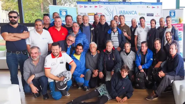 Los patrones de la Regata Terras Gauda tras la anulación (Foto Pedro Seoane)
